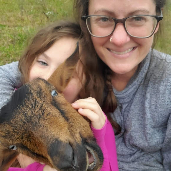 Meet your Posher, Mariel - Picture 2 of 8